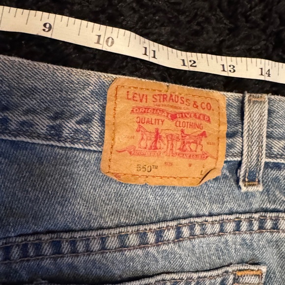 LEVIS 550 relaxed fit medium wash SZ 12 MIS L FITS LIKE AN 8 - Picture 7 of 10